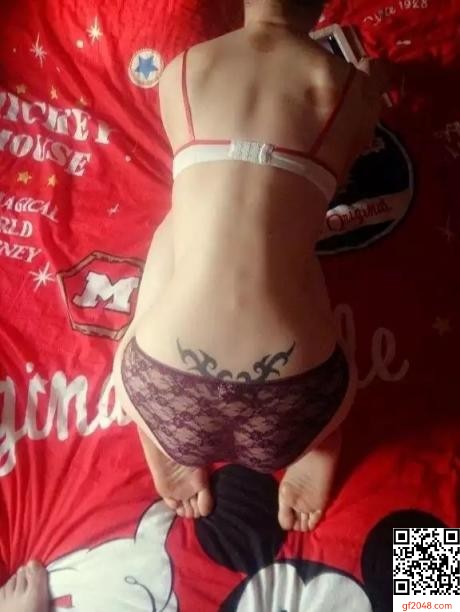 后背纹魅魔纹的骚人妻喜欢被后入[12P]