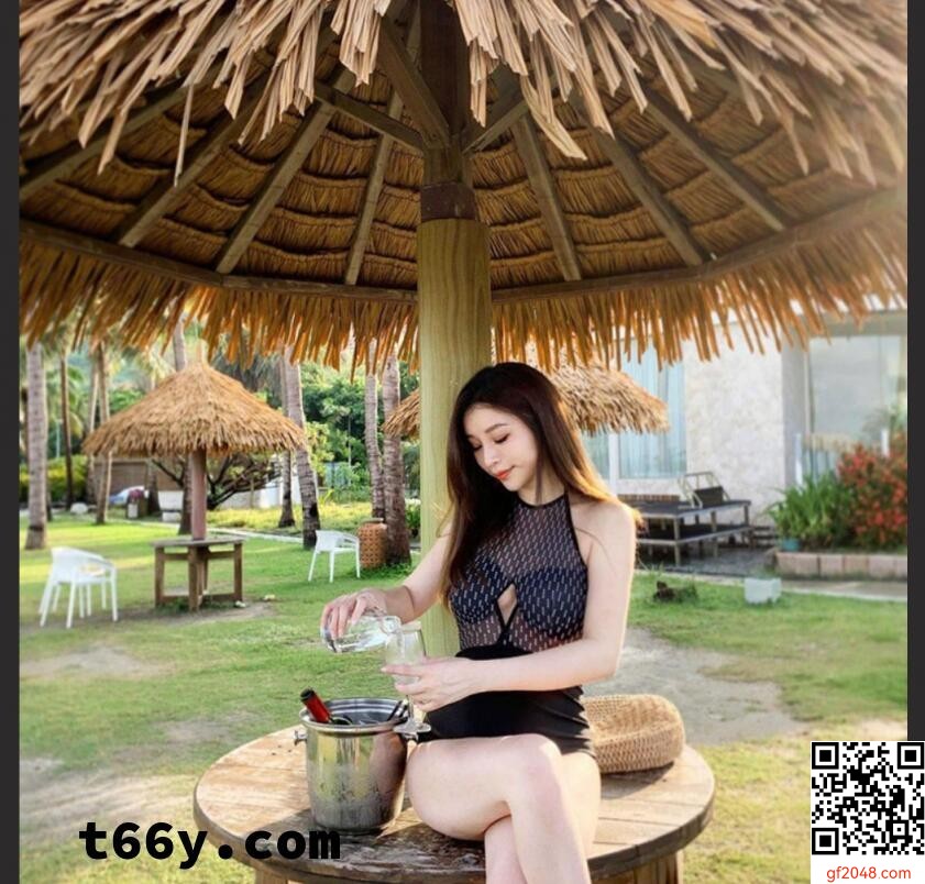 翘起肥臀开粉嫩骚穴水光敛滟求大屌猛捅[15P]