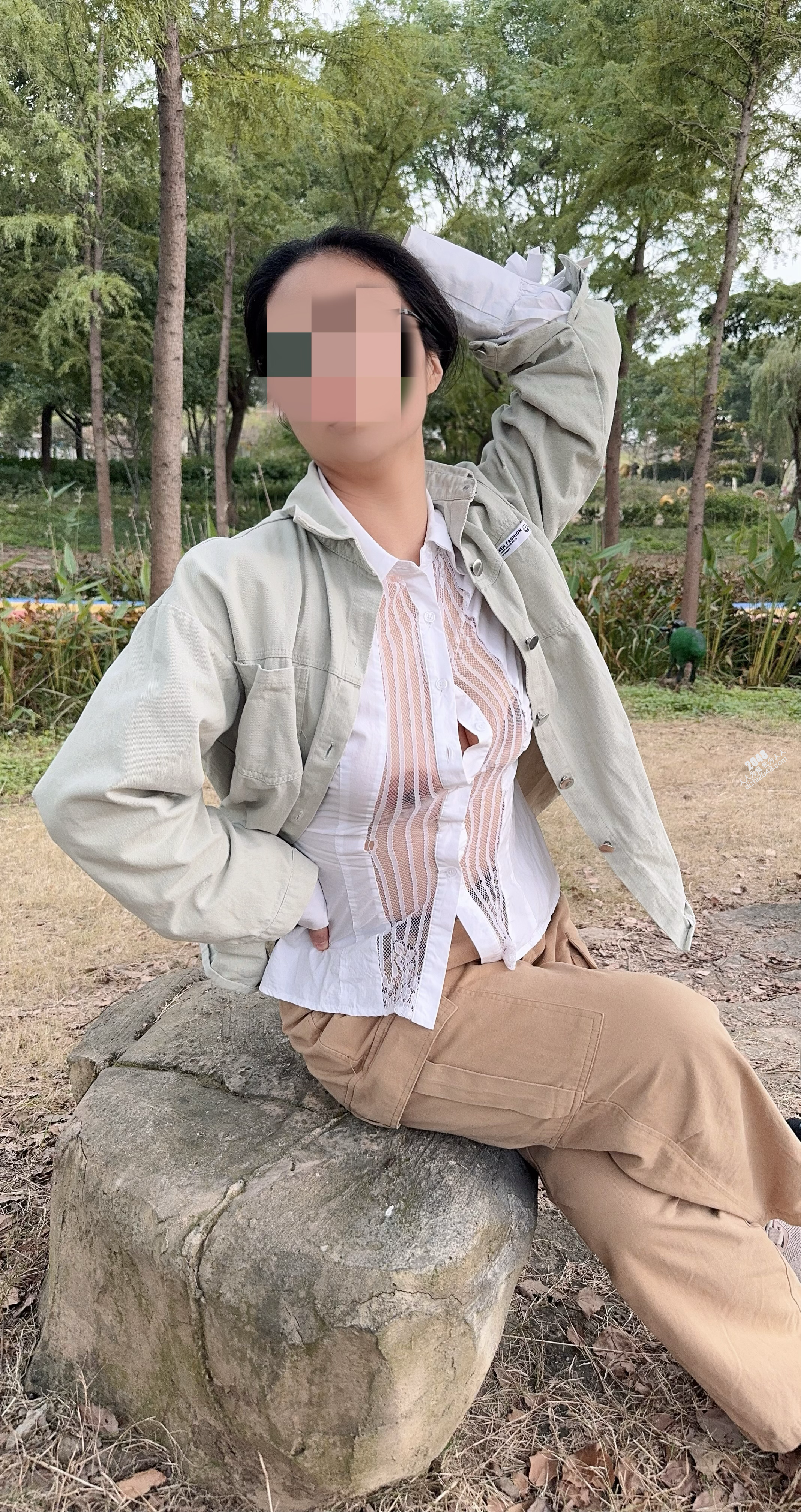 骚妻透视装露出，真空展示大乳晕[19P]