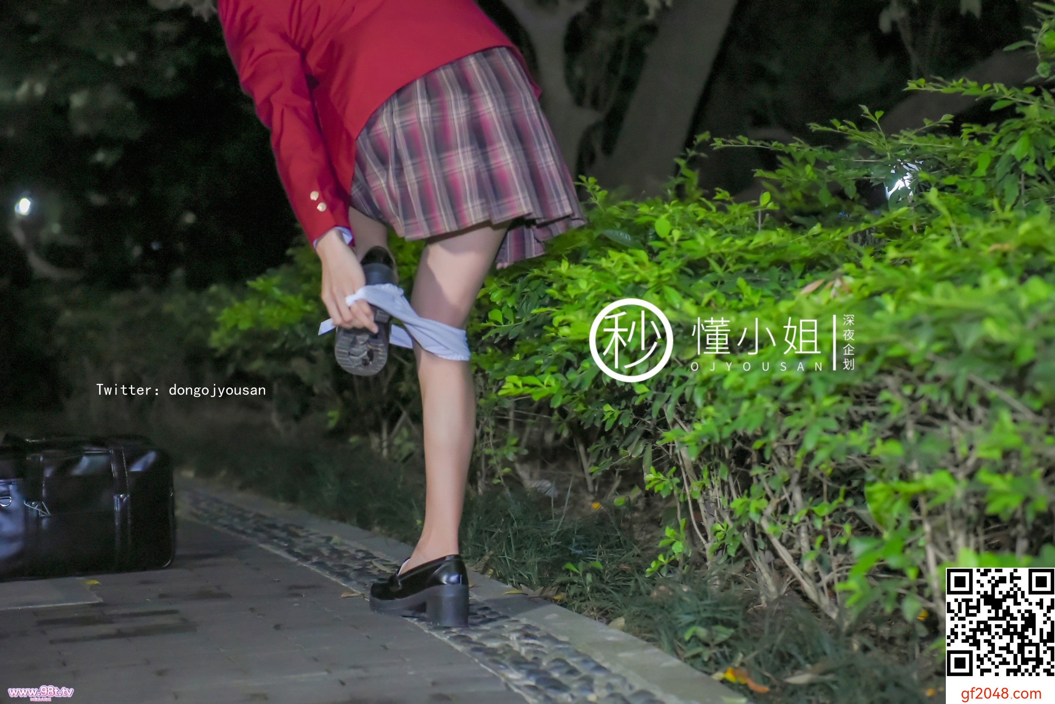 董小姐-放学后抓娃娃公园卖原味引诱小帅哥[31P]