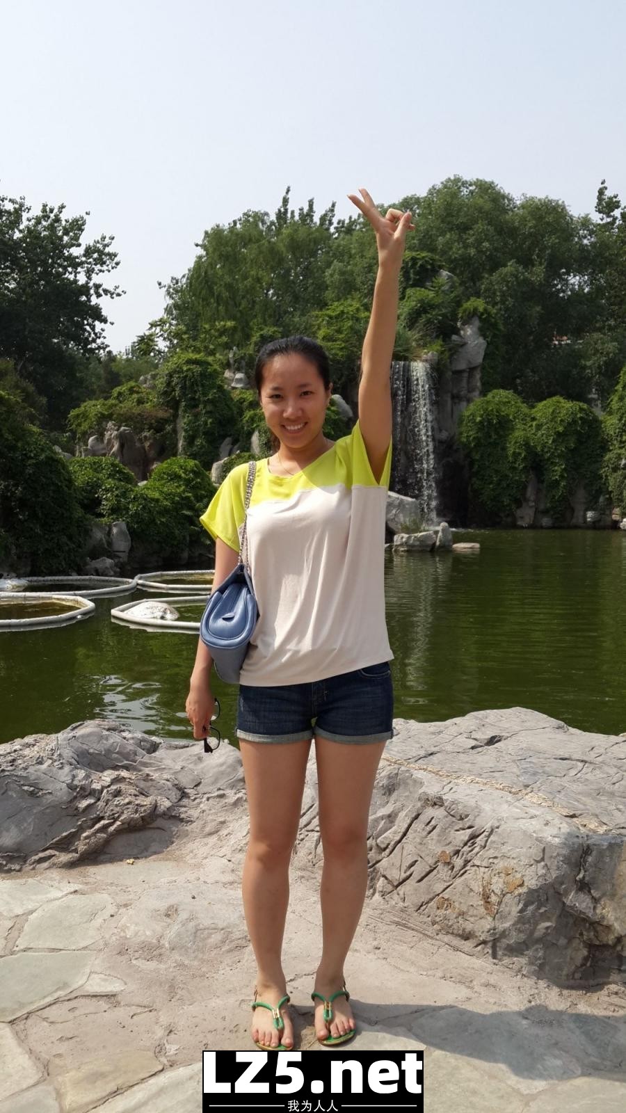 一个30岁的大屁股少妇，在自己就可以拿玩具玩穴了，非常值得偷情的极品反差婊[233P]
