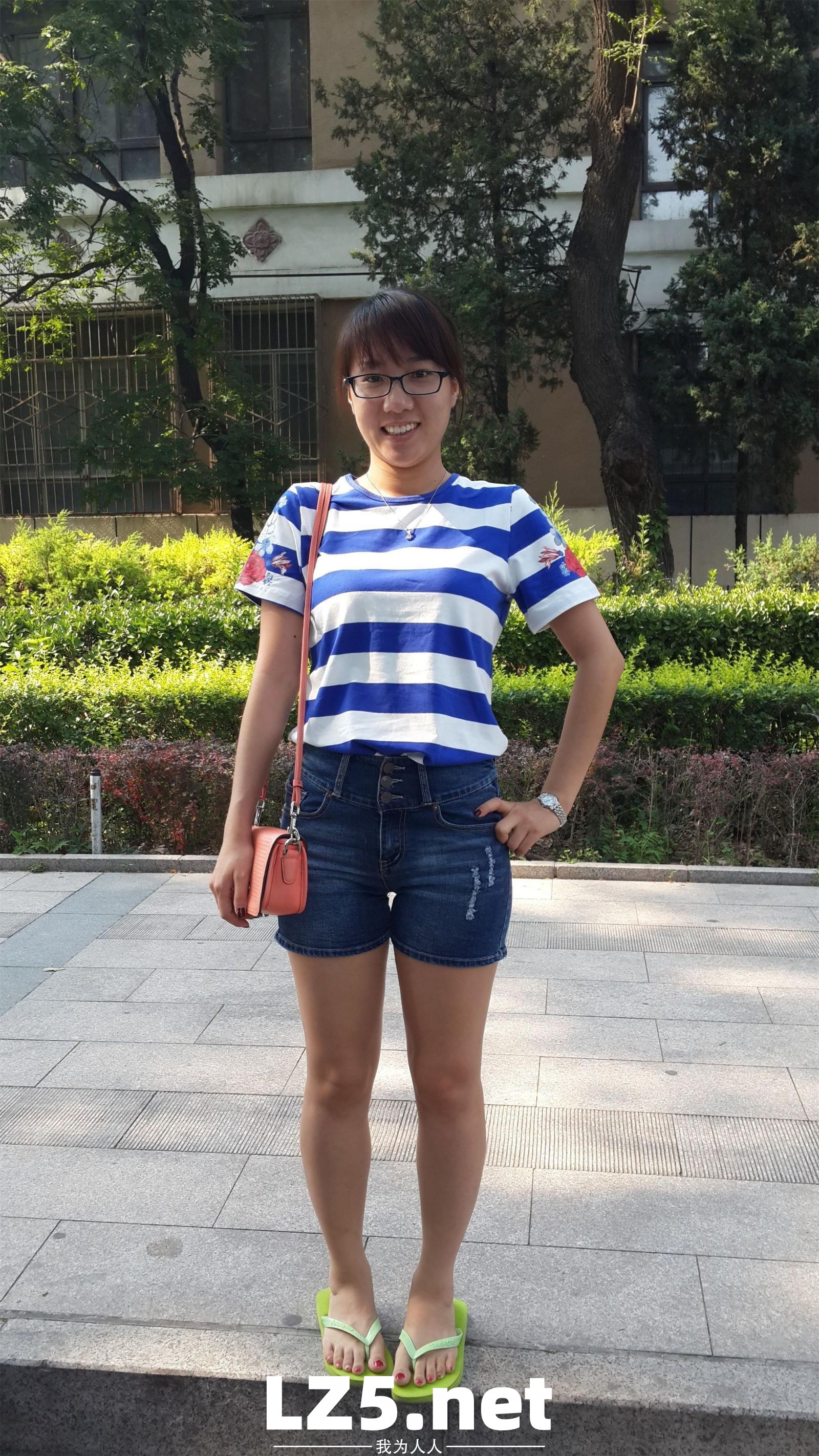 一个30岁的大屁股少妇，在自己就可以拿玩具玩穴了，非常值得偷情的极品反差婊[233P]