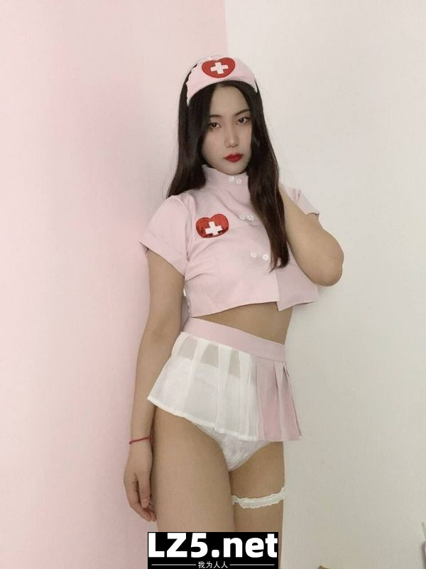 嫩妹愛自拍  (19P)