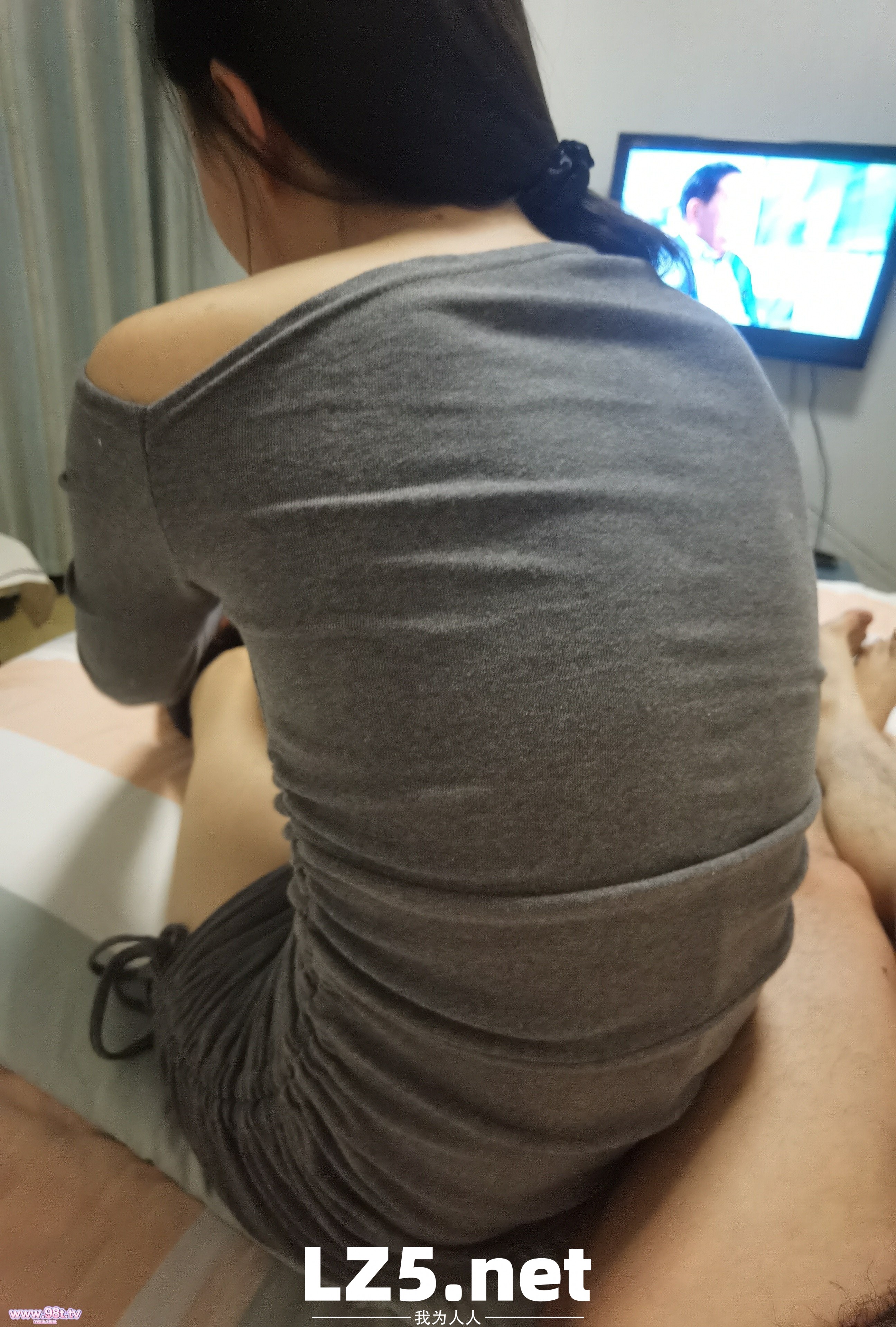 这些年嫖的很不错的两个黑丝少妇给大家看一下 美腿无敌 奶子舒服【62P】