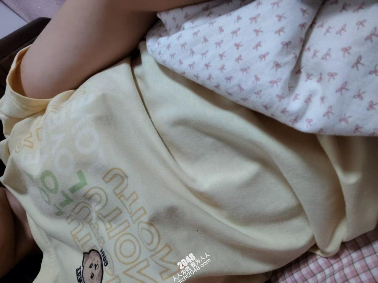 黑丝大奶内衣黑白丝袜轮番换着穿揉搓褐色巨乳奶头  [29P]