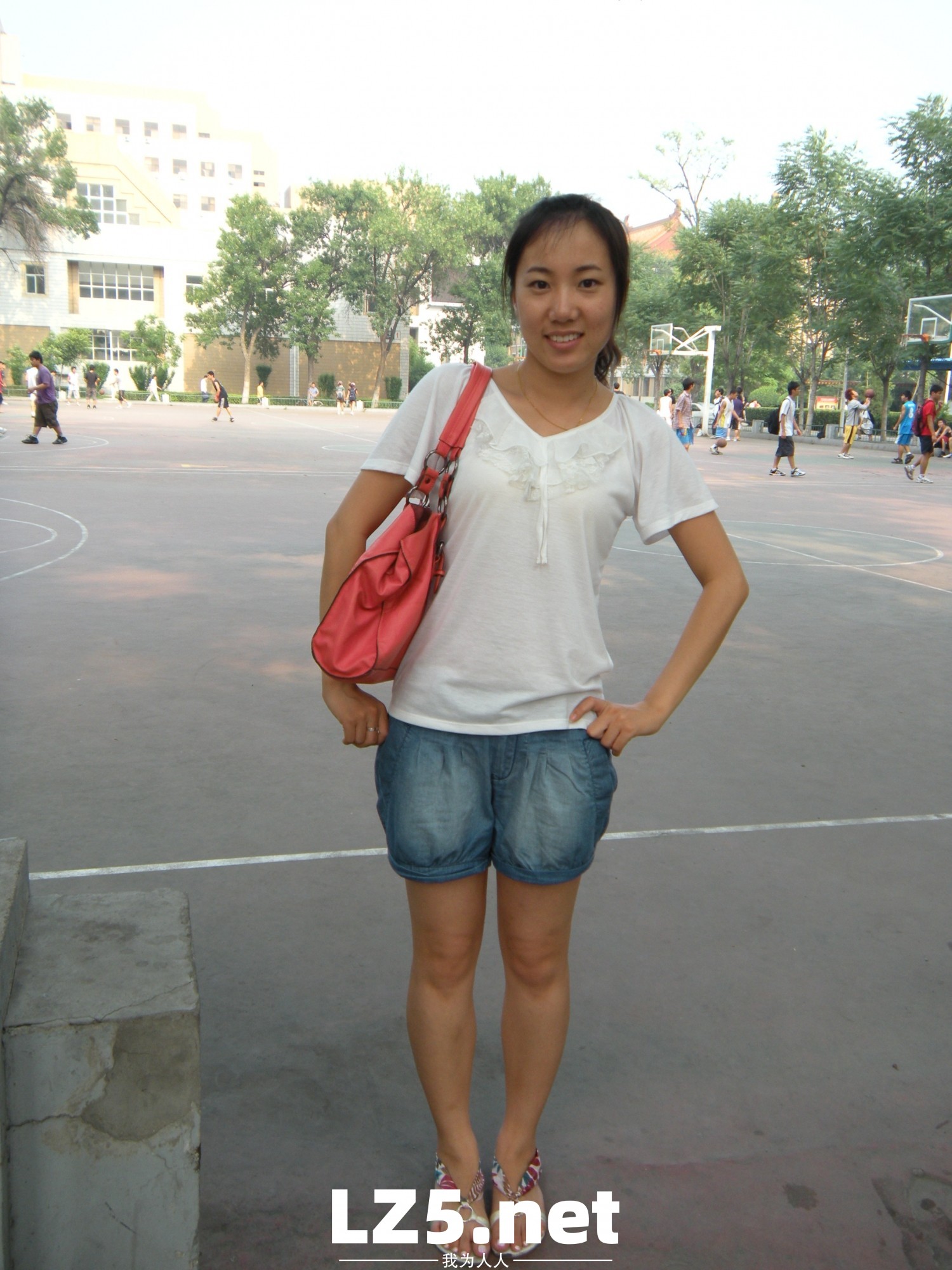 美豔人妻劉珊,云盤海量私拍流出,十年淫片見證嬌娃騷化曆程  (438P)