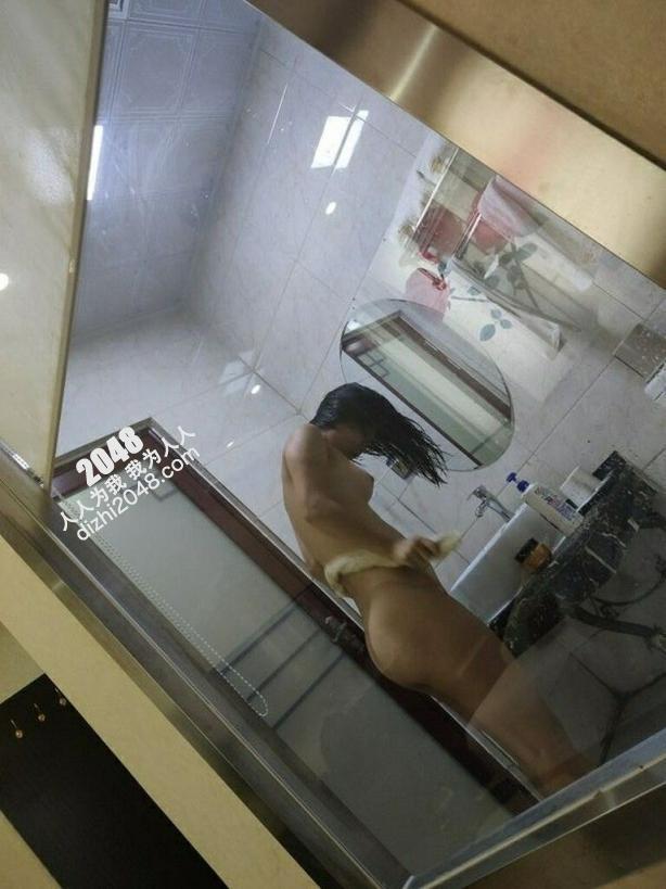 被少妇吸到老二超级硬只好疯狂操她[15P]
