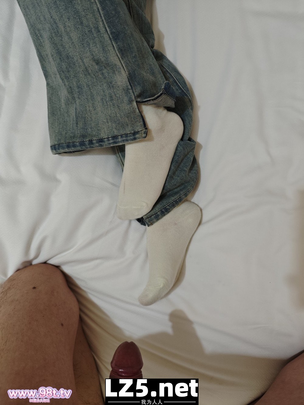 牛仔裤白袜小骚骚 有没有一种良家的味道呢【36P+手势验证】