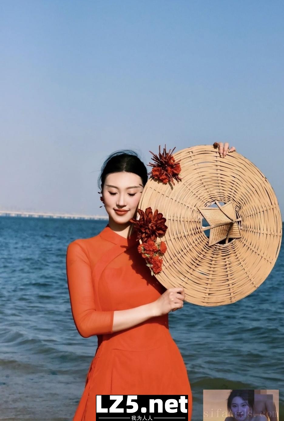 东方演艺集团演员【王姝蒙】，中央民族大学研究生三年母狗经历，内射、毒龙、舔脚颜射[178P]