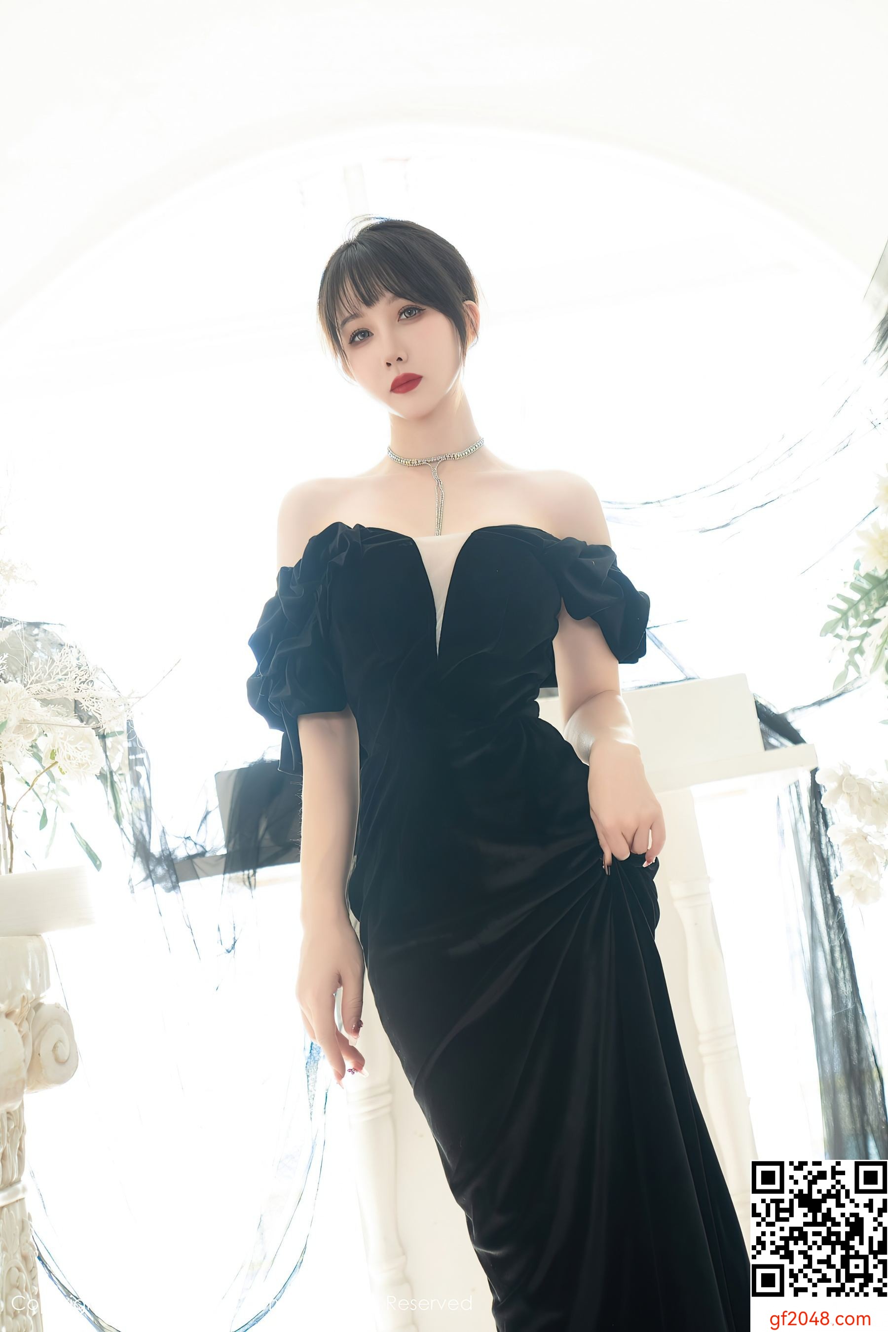 [XiuRen秀人网] No.8070 波巧酱 黑丝美腿
