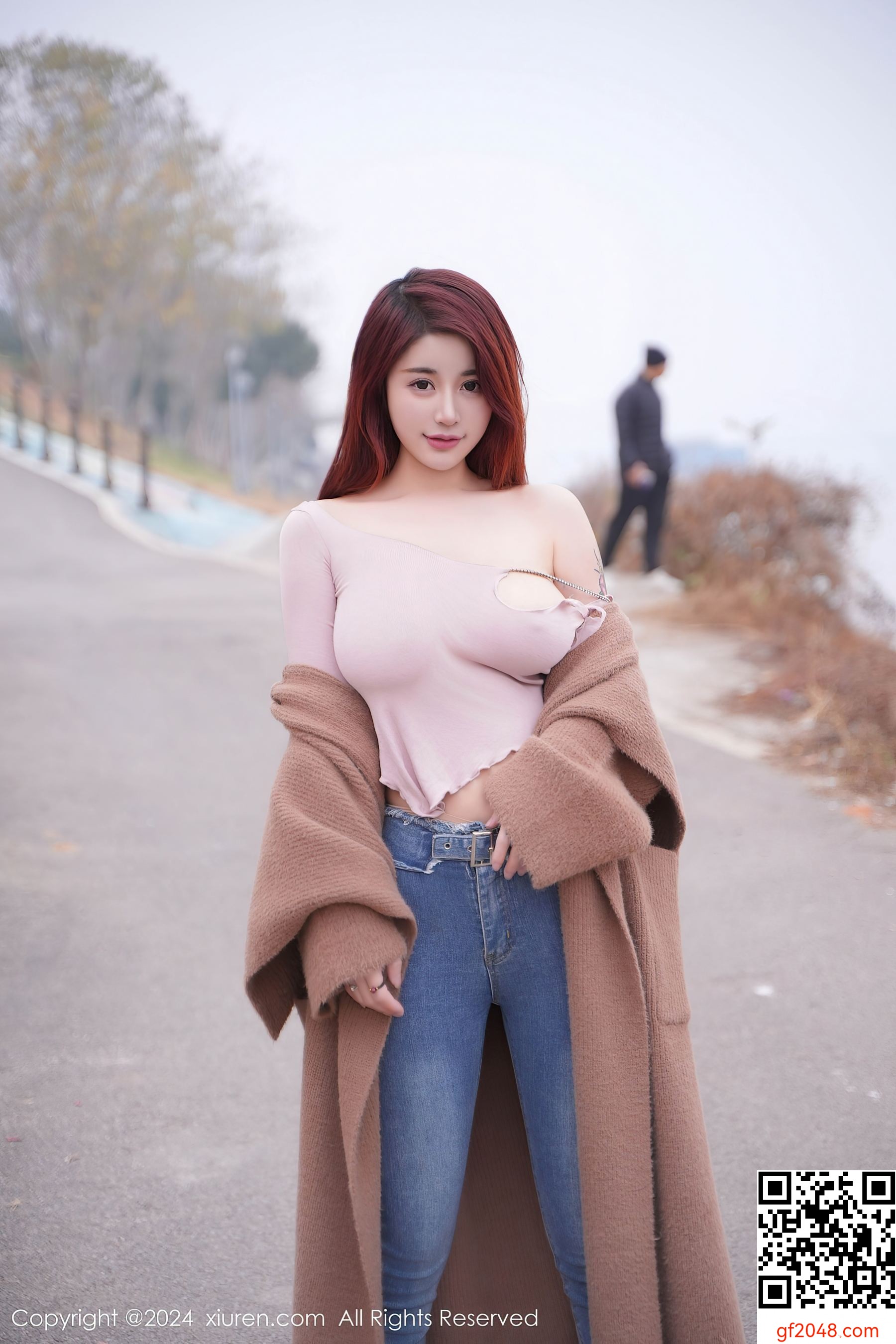 [XiuRen秀人网] No.8076 美七Mia 牛仔裤美臀