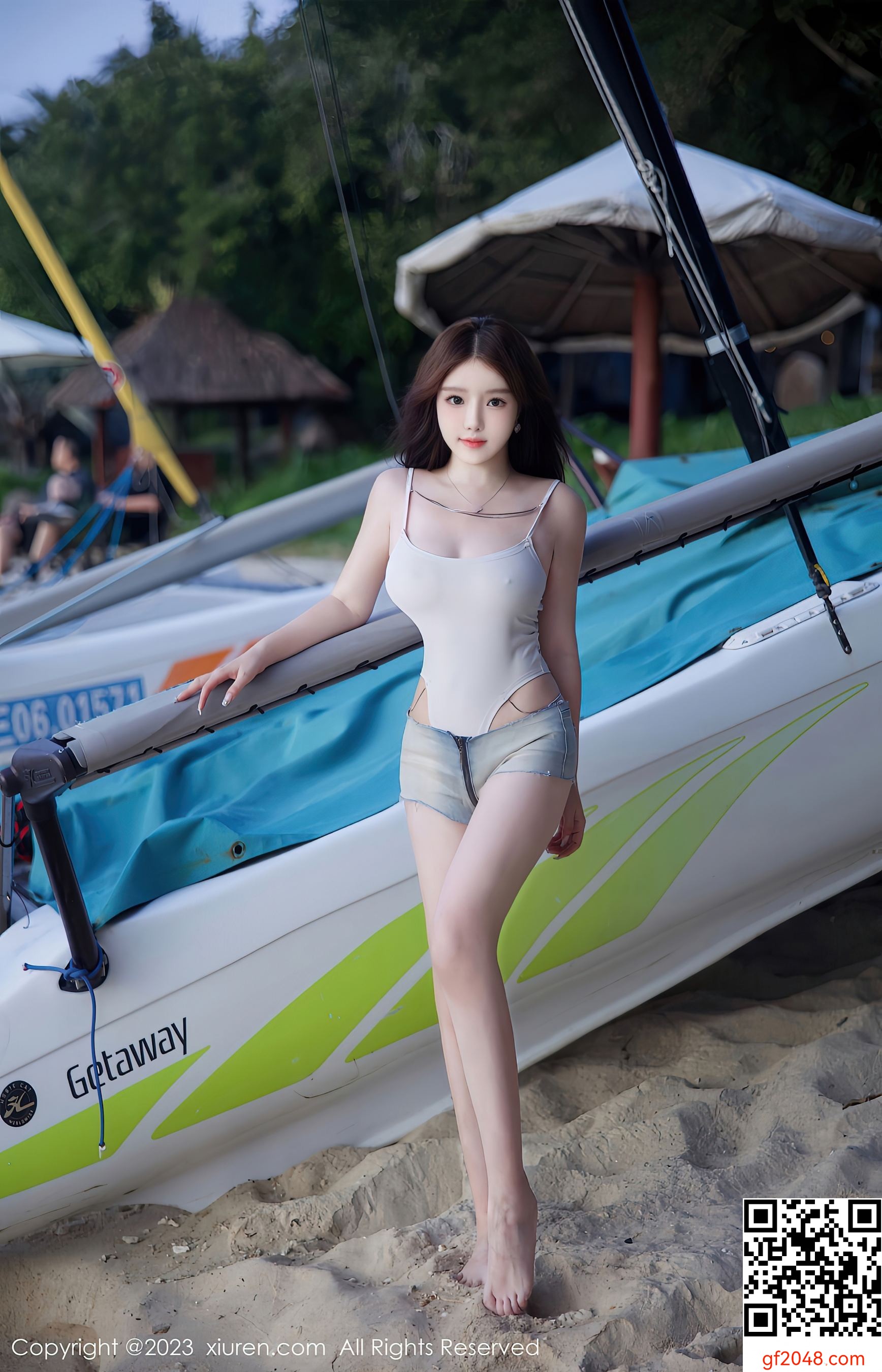 [XiuRen秀人网] No.7866 小薯条nienie 沙滩美腿