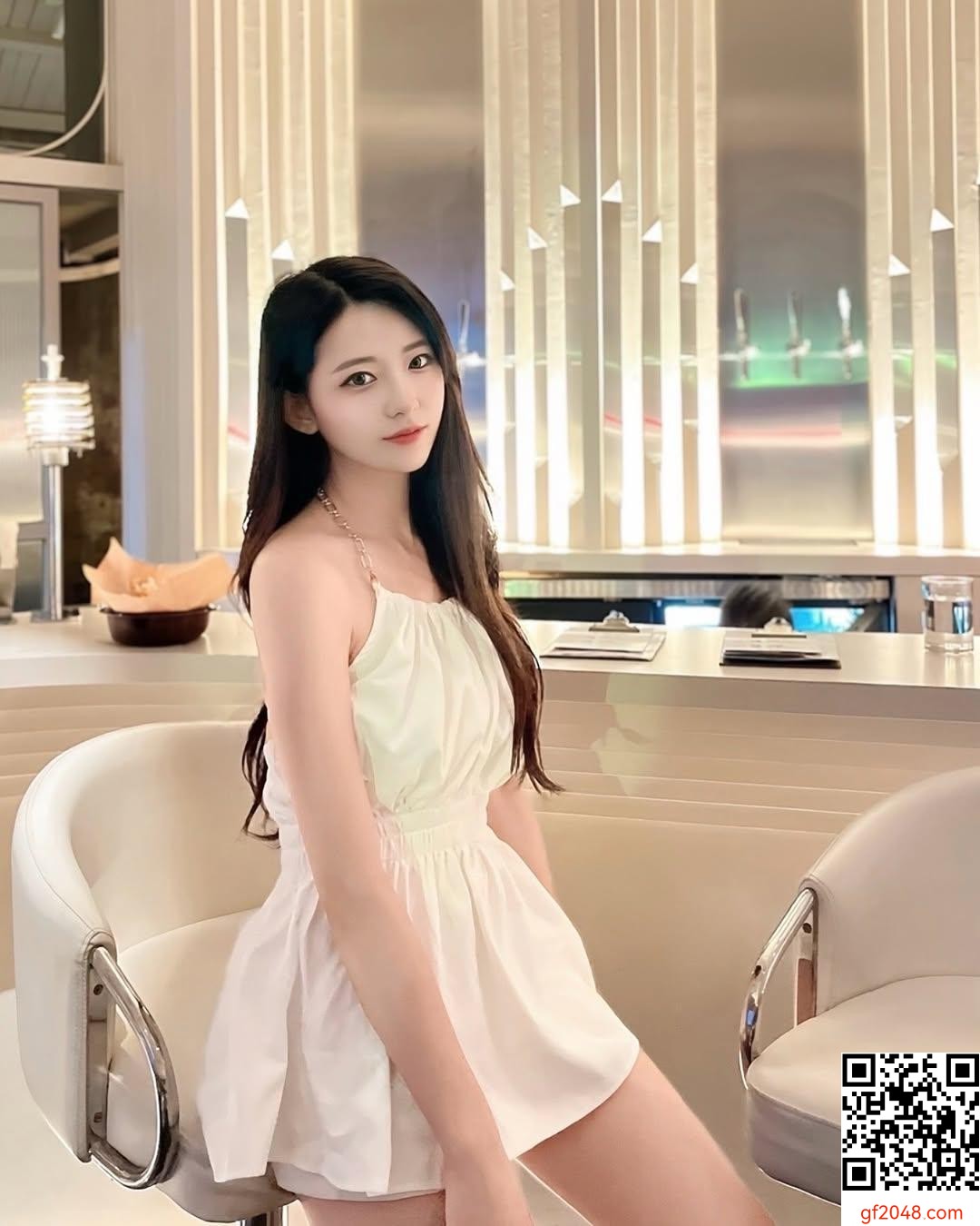 「彤彤」有著美艷臉蛋與曼妙身材 令人著迷 (10P)