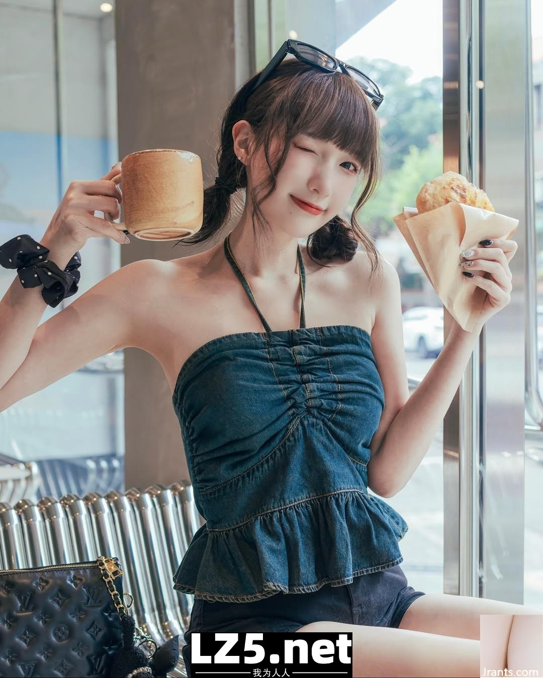 氣質美女「柯姿」誘人眼神與渾圓美乳佔據你的視線 (10P)