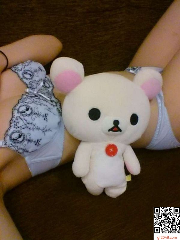 美少女還是處女哦！生理前想男生自拍攝的一些照片
